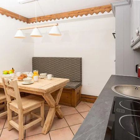 Διαμέρισμα In Mit Geraeumigem Balkon Und Weitem Blick By Interhome *